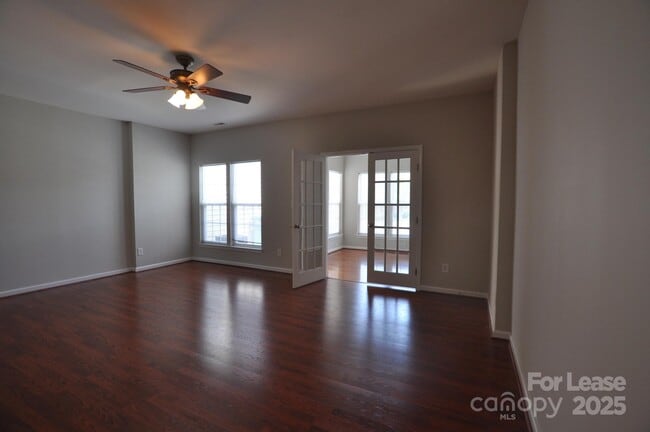 Photo - 4923 Sunburst Ln