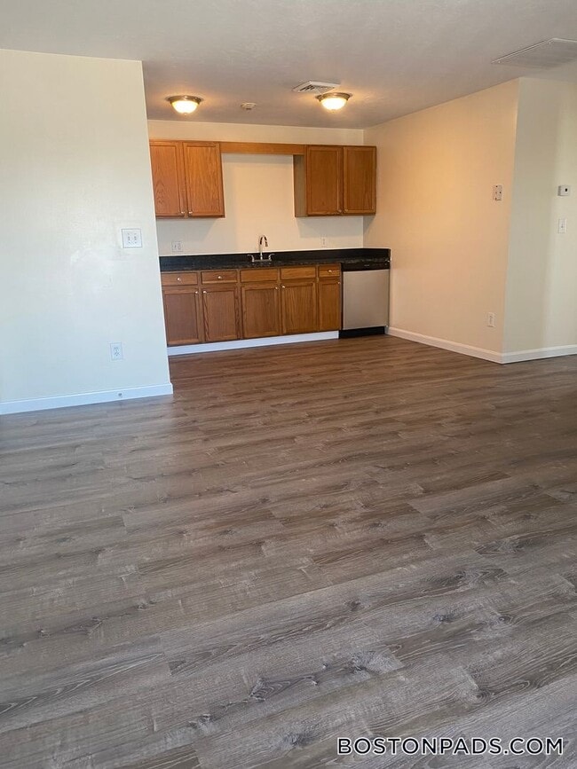 Building Photo - 4516 N Main St Rental