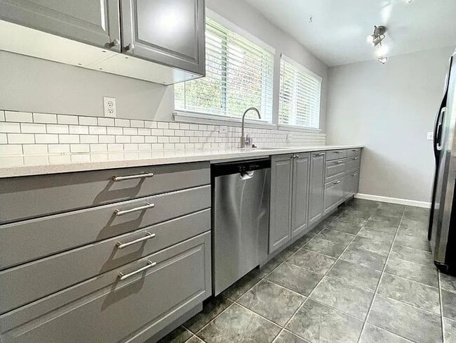 Photo - Beautiful Mid-Century four-bedroom Shoreline