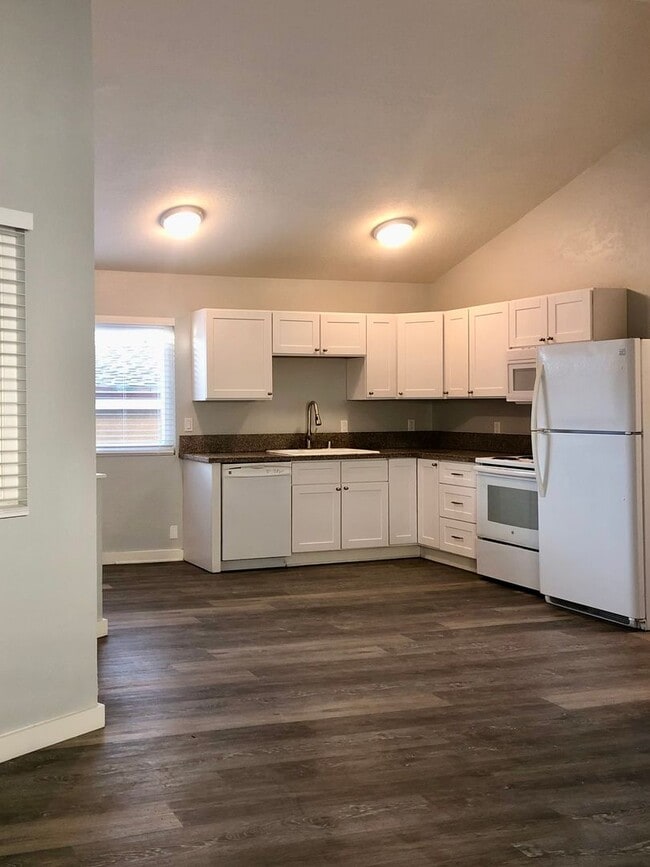 SO close to the beach and PCH - 3 Bedrooms... - SO close to the beach and PCH - 3 Bedrooms...