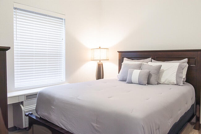 Photo - 2075 N Cambridge Ave