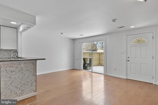 Photo - 8619 Welbeck Way