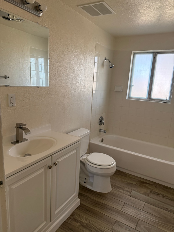 Photo - 11104 Indian School Rd NE