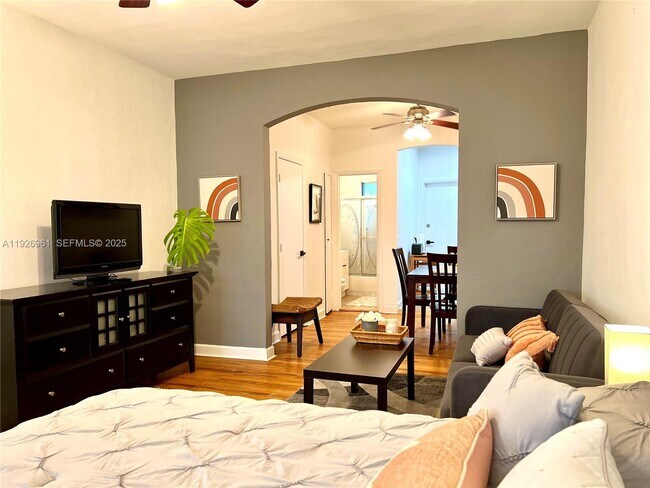 Photo - 1561 Lenox Ave. Unidad 9