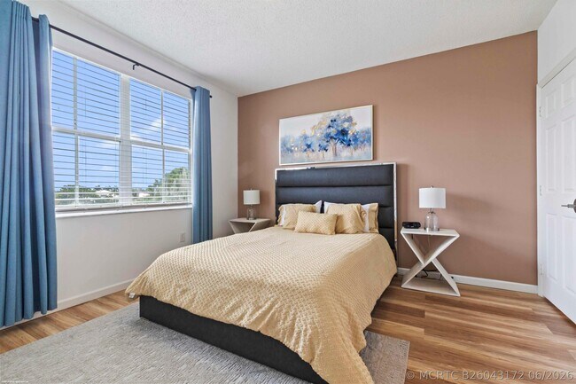 2060 Greenview Shores Blvd Unit 318