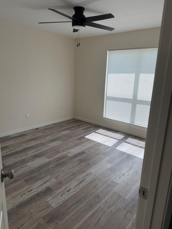 Photo - 1211 Cedar Hill Ln