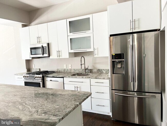 Photo - 1620 E St NE Unit 3