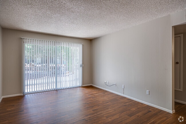 1BR, 1BA - 620SF