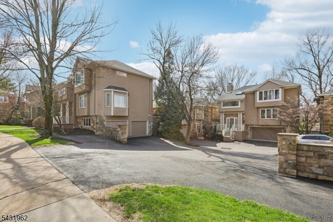 Photo - 210 Clarken Dr