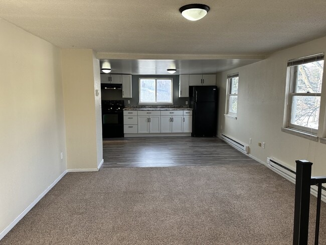 Photo - Enjoy an open floor plan in a prime locati... Unidad 2