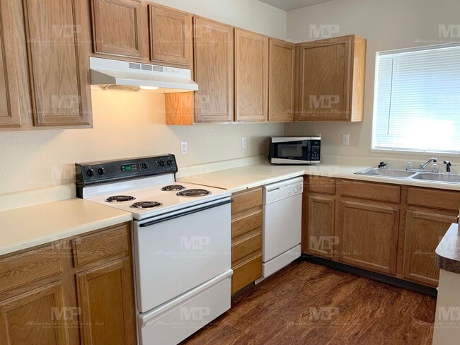 Photo - 622 S Loomis Ave