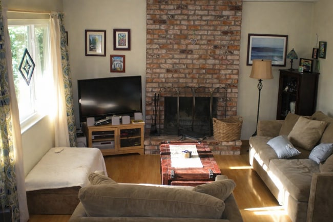 Photo - Charming Home with Cozy Spaces: 3Bedrooms and 2 Bathroom