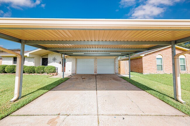 Photo - 823 Parkhill St