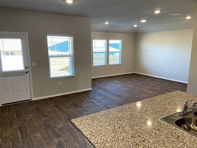 5901 Xene Dr
