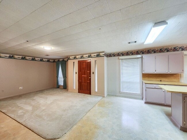 Photo - 1402 Loberg Ln