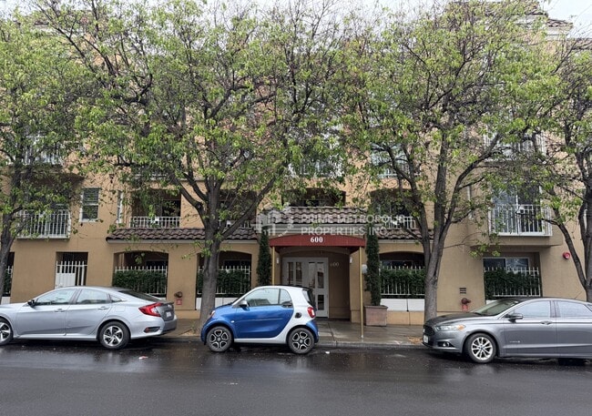 Building Photo - 600 Chestnut St