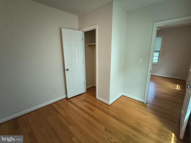 Photo - 2906 24th St N