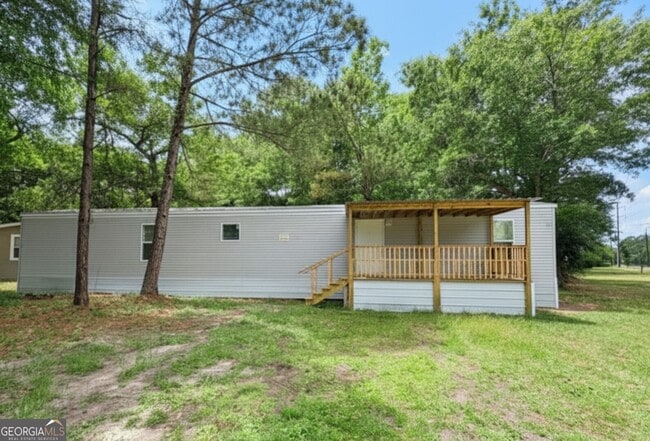 Photo - 203 Sloan St