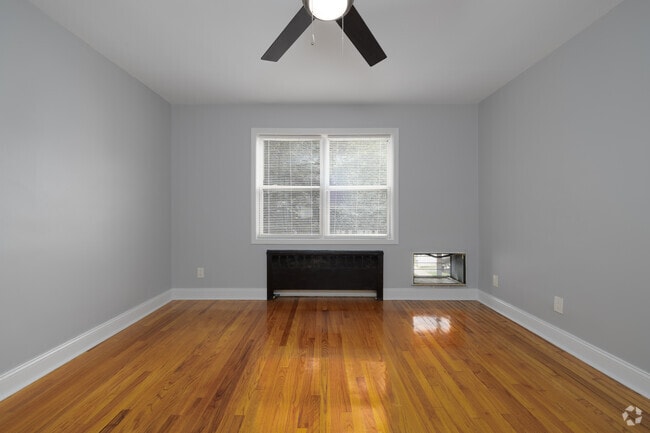 1BR, 1BA - 700SF - Bedroom
