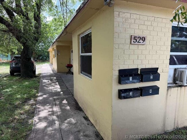 Building Photo - 529 NW 8th Ave Unit 3