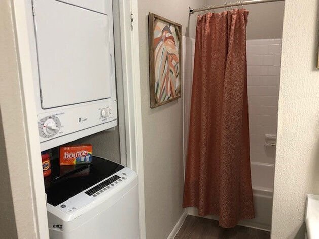 10901 Meadowglen Ln Unit 320B
