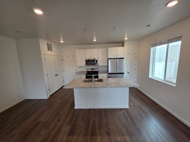 Photo - 37 N Veranda Ct