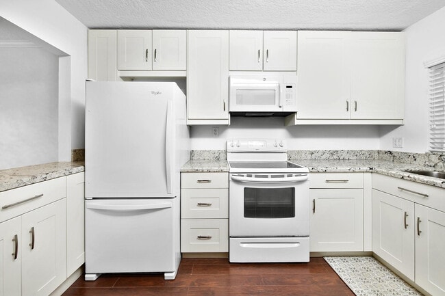 Building Photo - 1750 NW 3rd Terrace Unit 105C