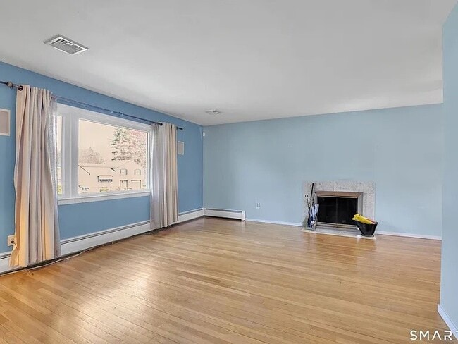 Building Photo - 20 Hill Farm Rd