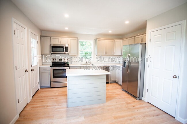 Photo - 607 Hillview Rd