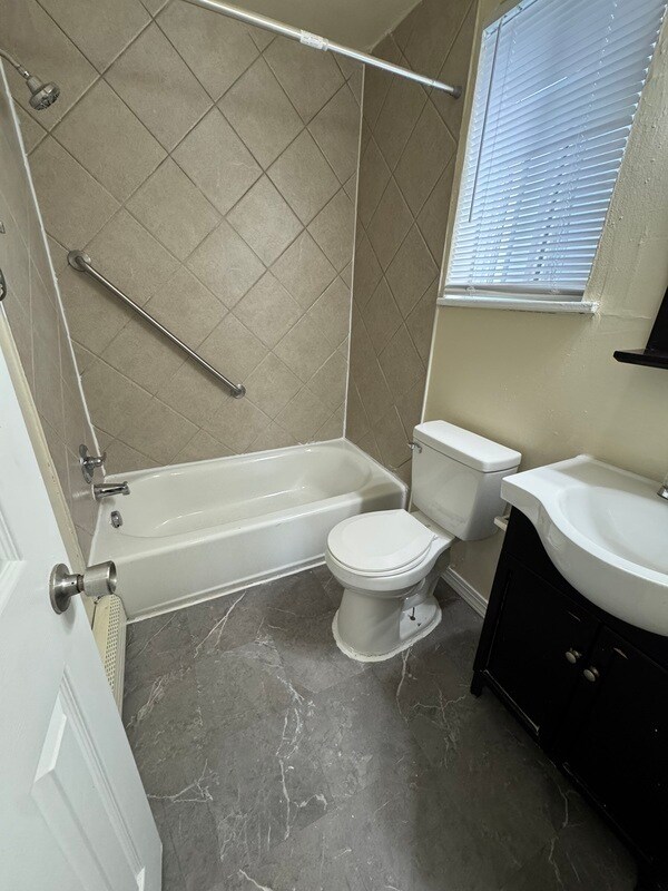 Photo - 3210 Ellwood Ave Unidad B