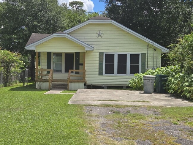 Building Photo - 458 Belvedere Dr Rental