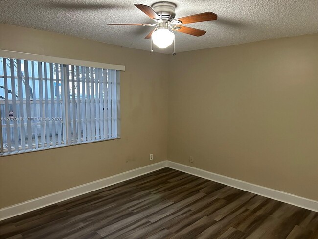 Photo - 301 SW 86th Ave Unidad 102