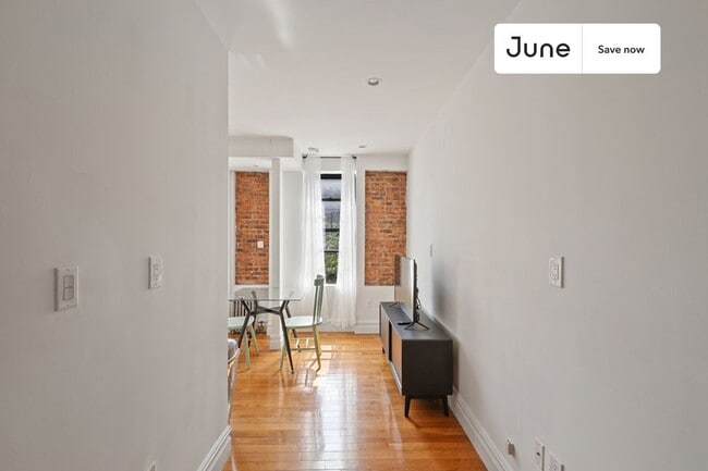 Photo - 23 E 109th St