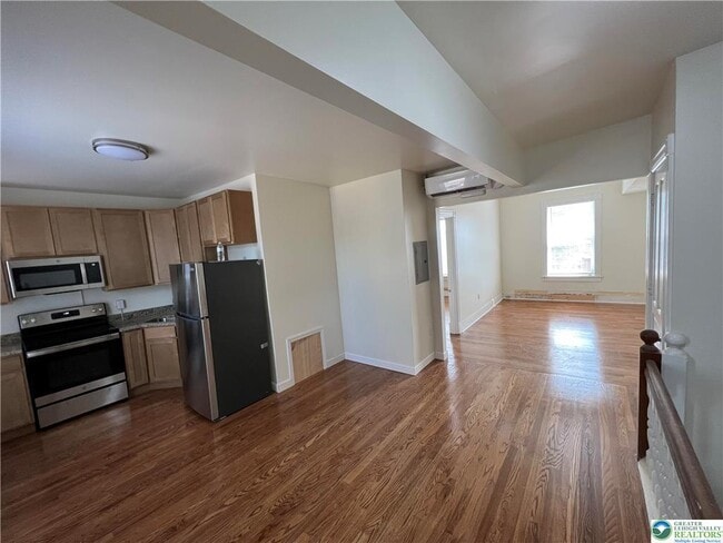 Photo - 529 Linden St Unit 3