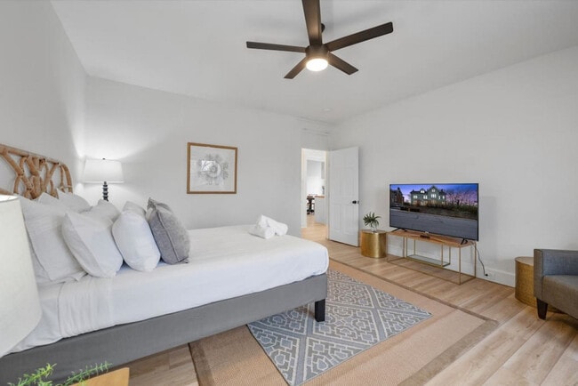 Photo - 242 Mccormick Pl Unidad ID1056105P