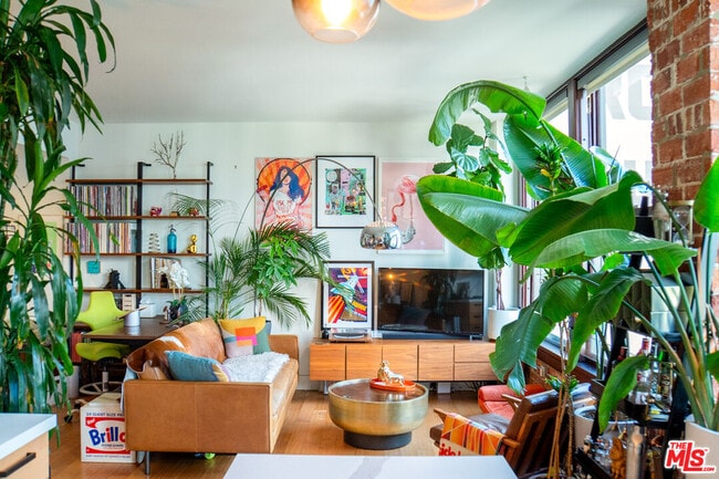 Building Photo - 460 S Spring St Unit 903