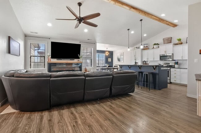 Building Photo - 304 Cliff Swallow Ave Unit ID1460930P