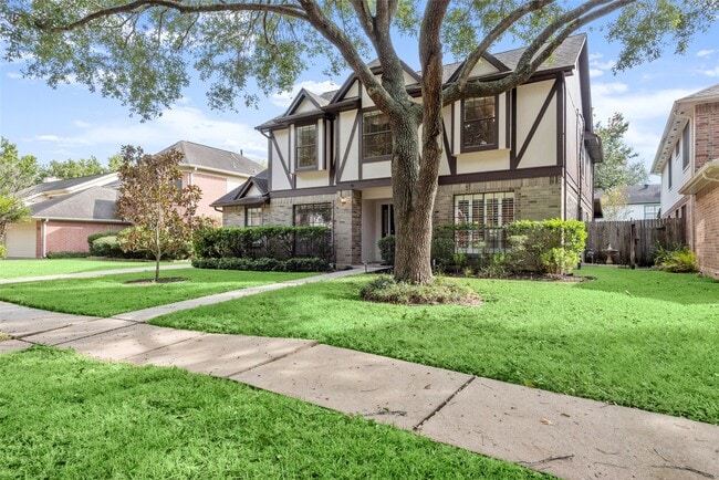 Photo - 2415 Parkwood Ln