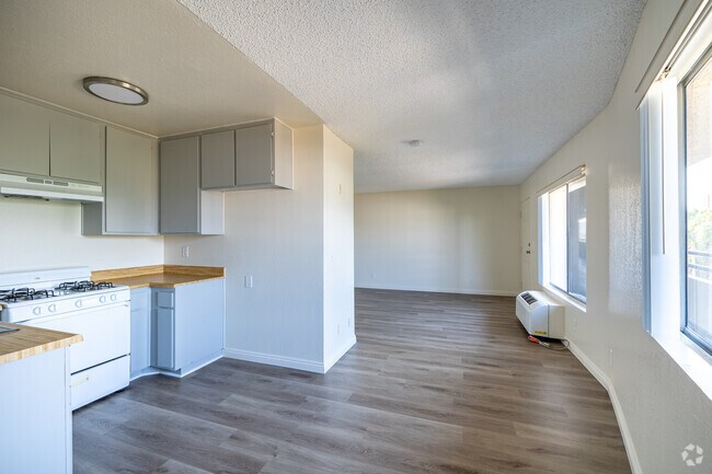 Studio - 400SF - Dining Room