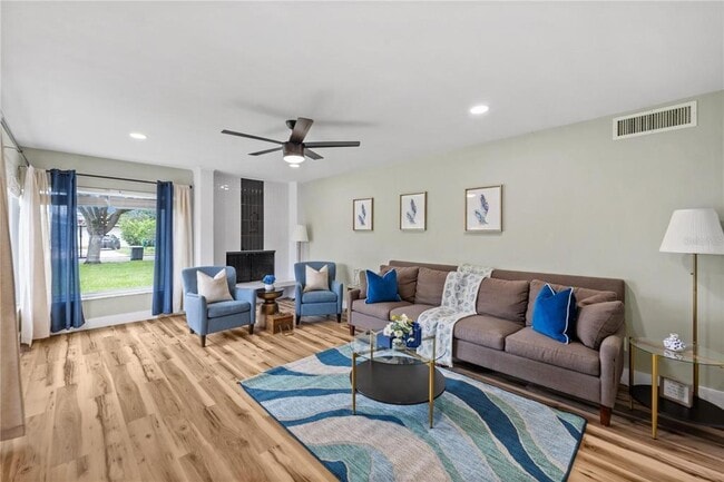Photo - 2344 Woodcrest Dr