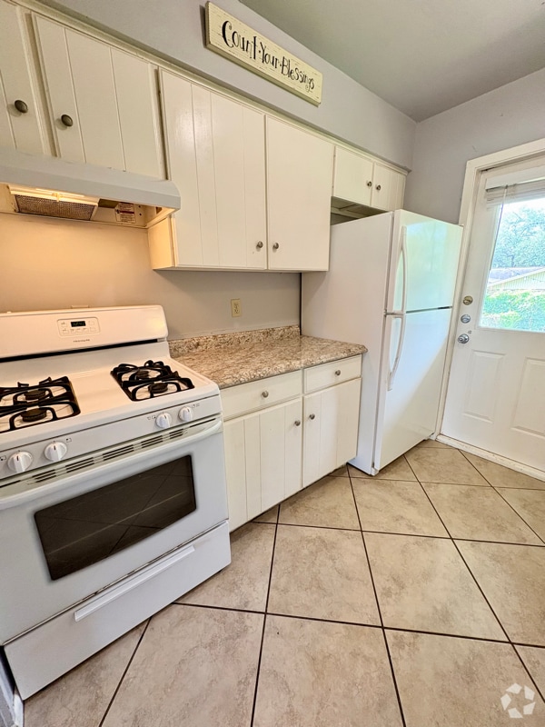 Building Photo - 326 Briarwood Dr Rental