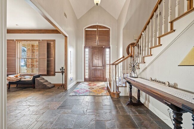Photo - 208 Highpoint Cir