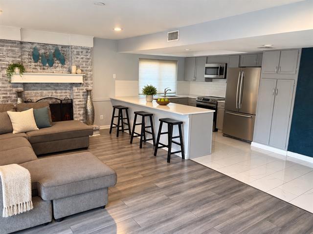 3314 Ivanhoe Ln