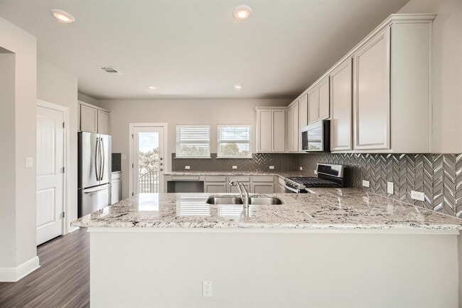 Photo - 274 Sawtooth Mountain Way