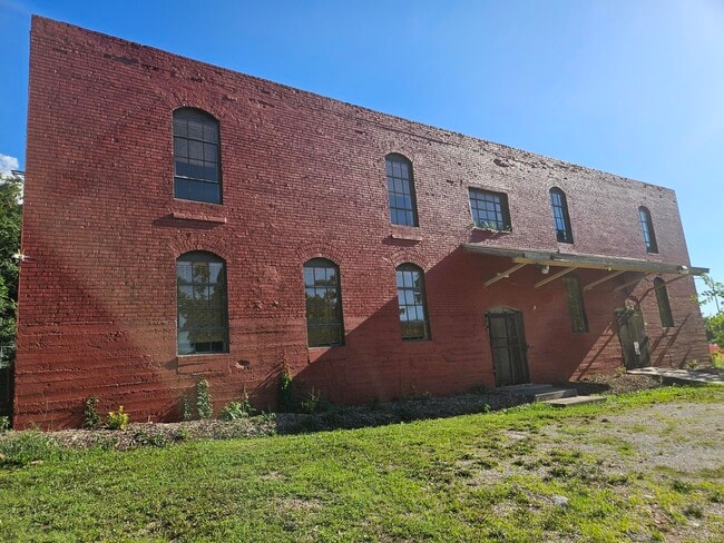 Photo - 1303 W College St