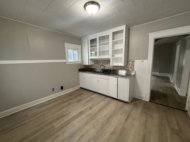 Building Photo - 50th,W.3543 Unit Down