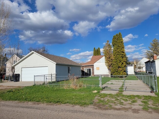 Photo - 229 S 8th St