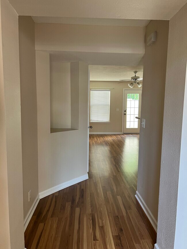 Photo - 3720 Chippewa Pl