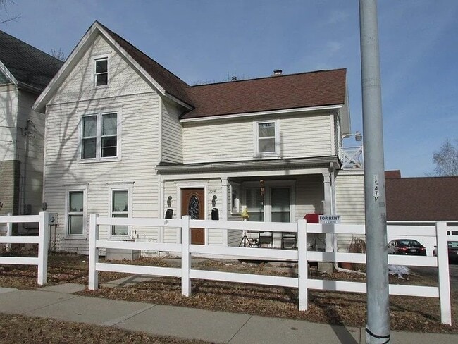 Building Photo - 1014 E Gorham St Unit B