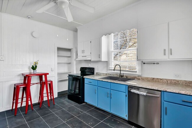 Photo - 203 Oliver St